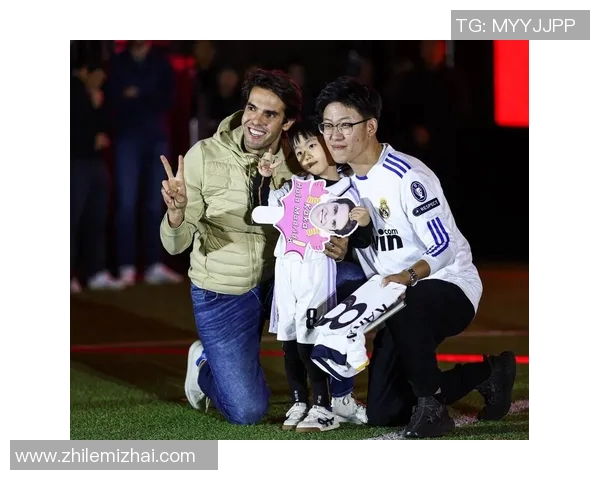 不同足球明星与球迷互动的独特方式与感人瞬间分享 不同足球明星与球迷互动的独特方式与感人瞬间分享